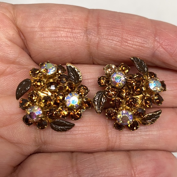 Albert Weiss Jewelry - Vintage Weiss-NY clip on earrings